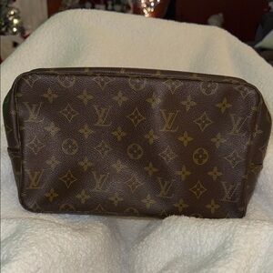 Louis Vuitton Trousse 28 Pouch